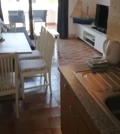 S Pogledom Na